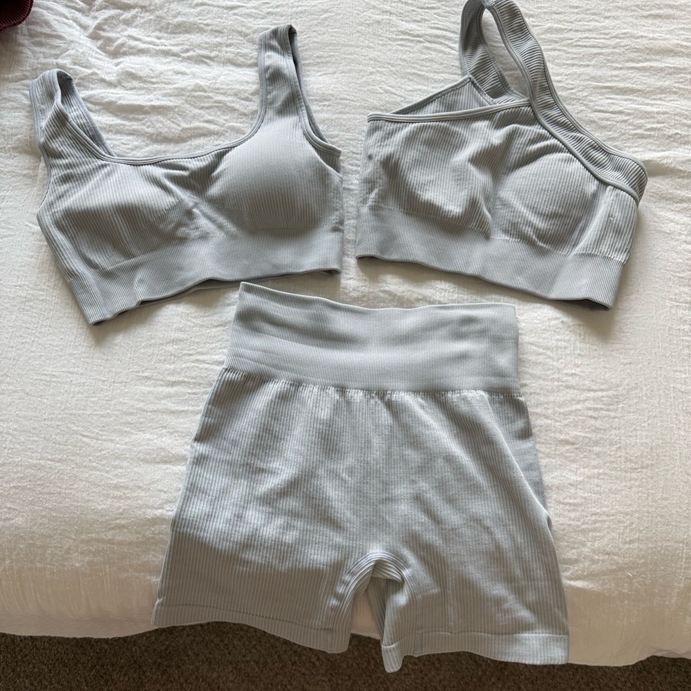 Hardly Worn Women's Gray Ribbed 3-piece Workout Set